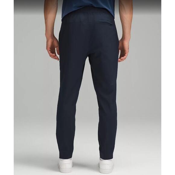 Lululemon Men's True Navy Blue Style Relaxed Fit - Size M - Picture 1 of 9